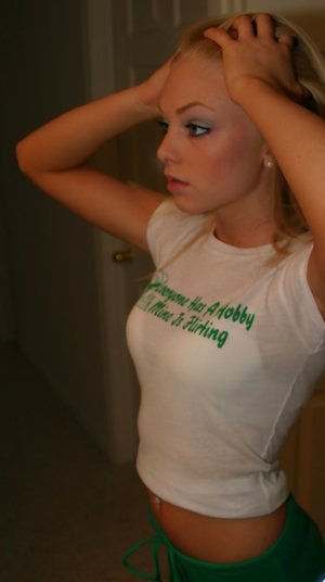 Skye Model invite you to explore free pics featuring Skye Model exhibit amazing form