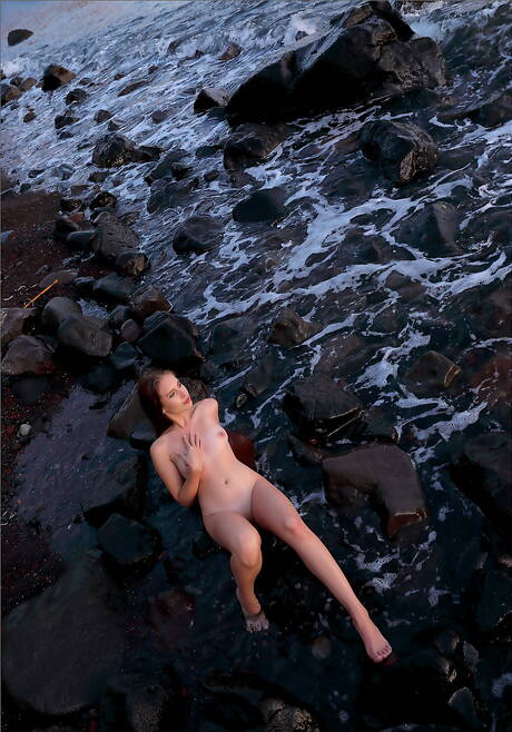 MPL Studios invite you to explore free xxx photos featuring Aristeia showing amazing shape