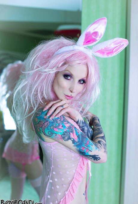 Razor Candi invites you to browse their free pictures with Razor Candi in porn with sex toy scene