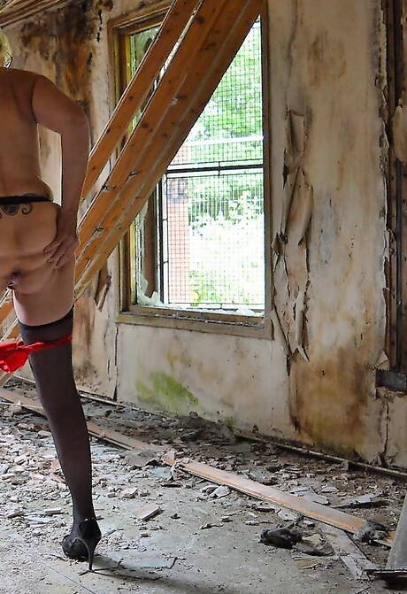 TAC Amateurs are pleased to offer you xxx photos featuring Barby Slut has a beautiful body