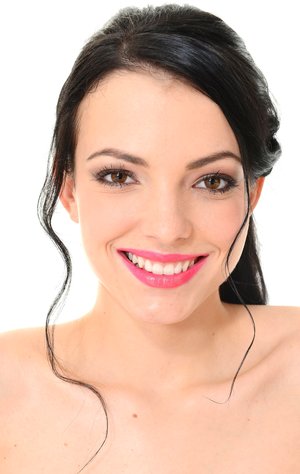 iStripper invite you to explore a xxx photos with Sapphira A showing hot shape