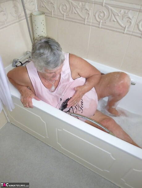 TAC Amateurs are excited to present you with xxx gallery showcasing Grandma Libby xxx gallery 265974